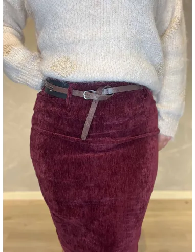 "Nærbillede af bælte og lynlås på bordeaux velour nederdel til kvinder - TIPPY"