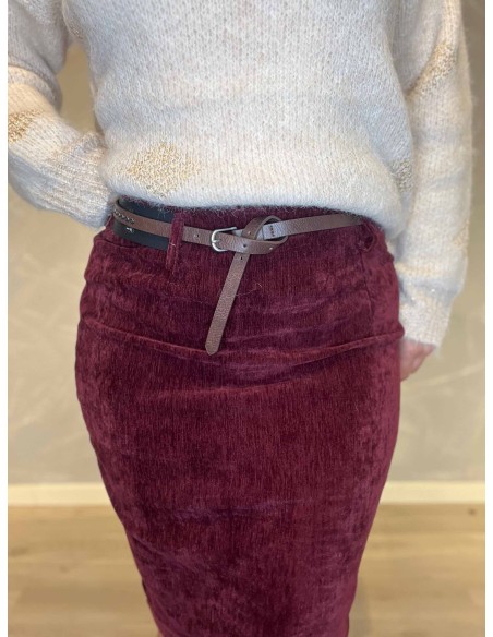 "Nærbillede af bælte og lynlås på bordeaux velour nederdel til kvinder - TIPPY"