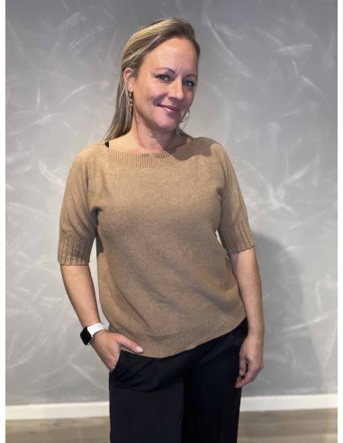 "Lys brun kortærmet strik med rund hals til kvinder - TIPPY Collection"