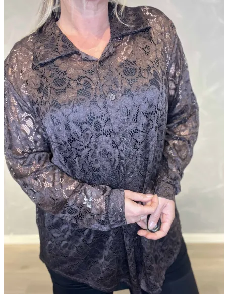 "Krave og knapper på sort gennemsigtig blondeskjorte til kvinder - TIPPY"