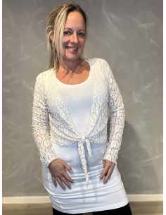 "Nærbillede af blonde stof og flettet bindebånd på hvid bolero cardigan til kvinder - TIPPY" 2