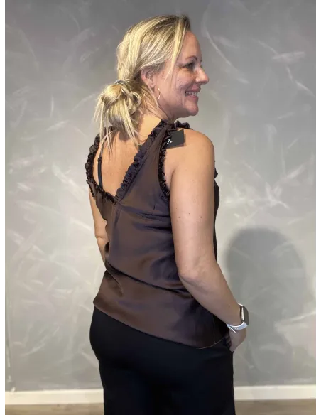 35871 ÆRMELØS SATIN TOP MED FLÆSER BRUN