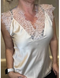cream satin top med blondkant til kvinder – TIPPY Collection 2