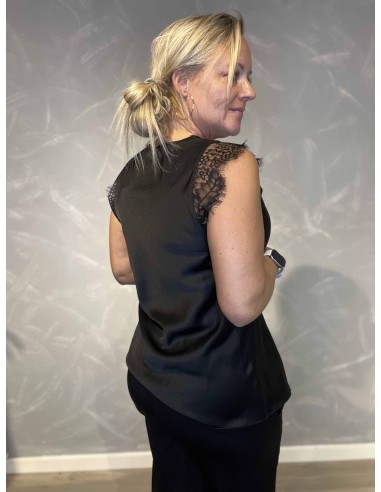 bagside af sort satin top – TIPPY Collection