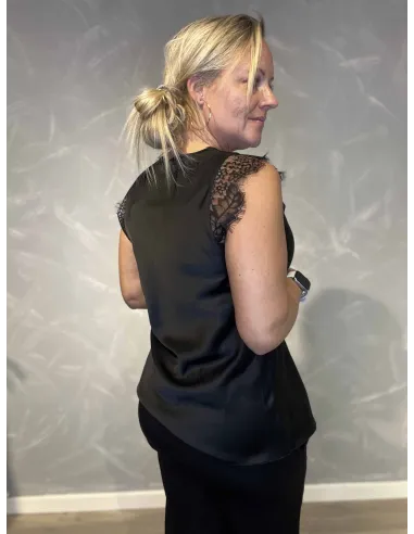 bagside af sort satin top – TIPPY Collection
