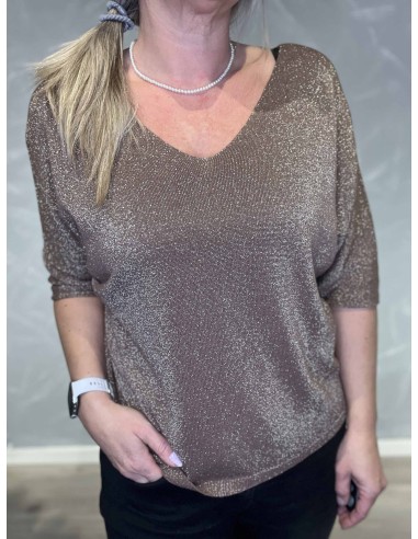 nærbillede af glimmerstruktur i brun bluse – TIPPY Collection