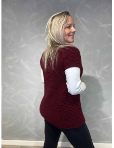 Bordeaux strikvest med knapper til kvinder – TIPPY Collection 2