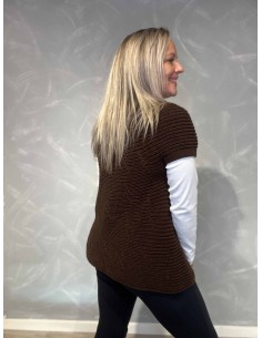 Brun strikvest med knapper til kvinder – TIPPY Collection 2