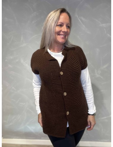 Brun strikvest med knapper til kvinder – TIPPY Collection