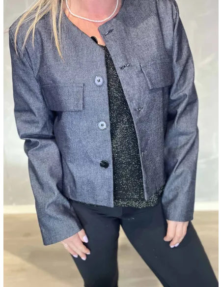 Knapdetalje på let denim blazer jakke – TIPPY