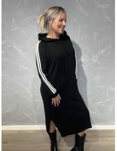 Sort strik sweatkjole med hætte til kvinder – TIPPY Collection