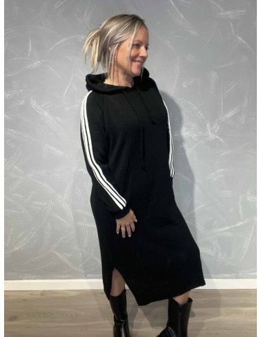 Sort strik sweatkjole med hætte til kvinder – TIPPY Collection