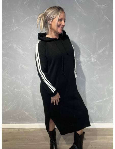 Sort strik sweatkjole med hætte til kvinder – TIPPY Collection