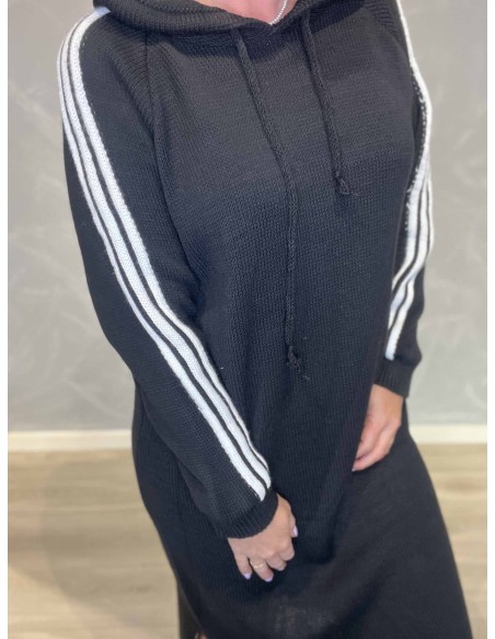 Nærbillede af striber på strik sweatkjole – TIPPY