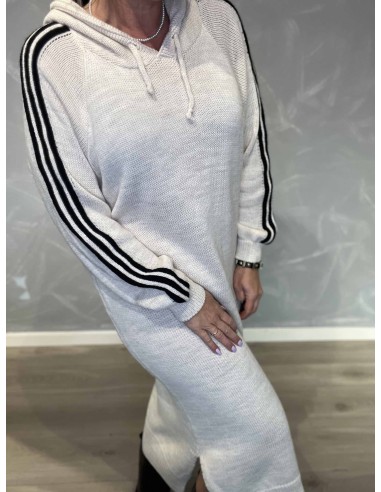 Striber på ærmerne på beige strik sweatkjole – TIPPY