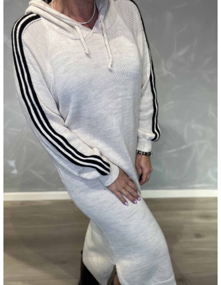 Striber på ærmerne på beige strik sweatkjole – TIPPY