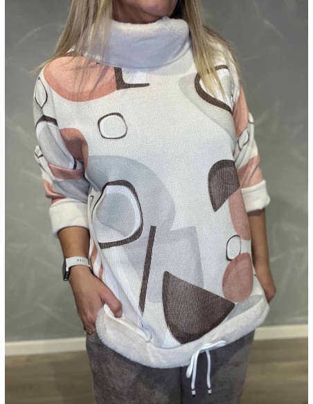 Nærbillede af snøre og plysdetalje på abstrakt bluse – TIPPY