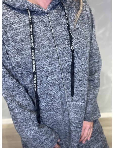 Detalje af hætte og melering på grå hoodie – TIPPY