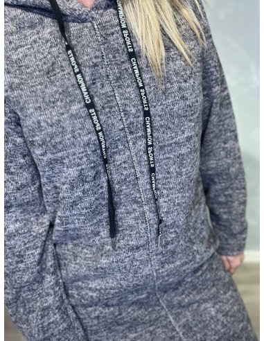 Detalje af hætte og meleret struktur på rosa hoodie – TIPPY