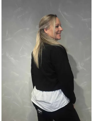 Bagside af sort kort jakke til kvinder – TIPPY