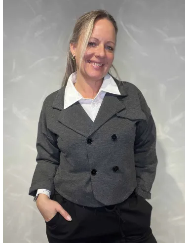 Grå kort jakke med fire knapper til kvinder vist lukket – Italian Select