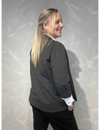 Bagside af grå blazer jakke til kvinder – TIPPY