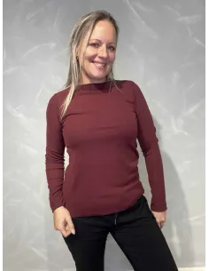 Bordeaux langærmet rib bluse med rund hals til kvinder – TIPPY Collection