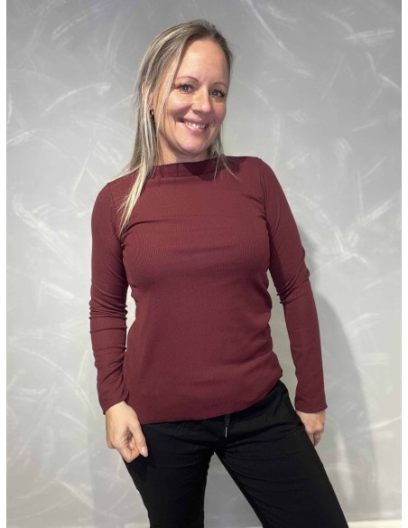 Bordeaux langærmet rib bluse med rund hals til kvinder – TIPPY Collection