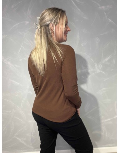 Bagside af brun langærmet rib bluse til kvinder – TIPPY
