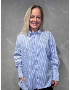 Blå stribet skjorte med manchetter til kvinder – Design by TIPPY