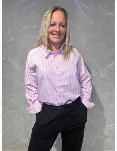 Rosa stribet skjorte med manchetter til kvinder – Design by TIPPY