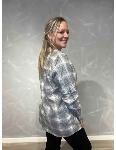 Bagside af grå ternet bomuldsskjorte til kvinder -  Design By TIPPY