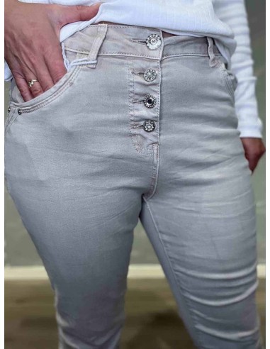 Knaplukning på Karostar beige slim fit jeans – TIPPY