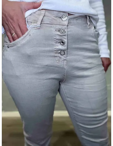 Knaplukning på Karostar beige slim fit jeans – TIPPY