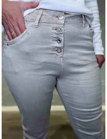 Knaplukning på Karostar beige slim fit jeans – TIPPY