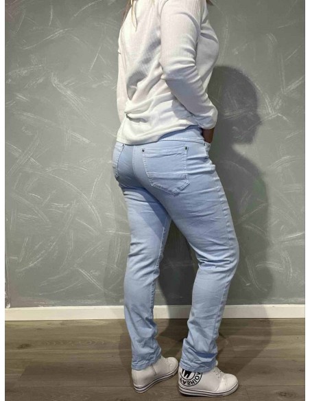 Bagside af lyseblå Karostar slim fit jeans til kvinder – TIPPY