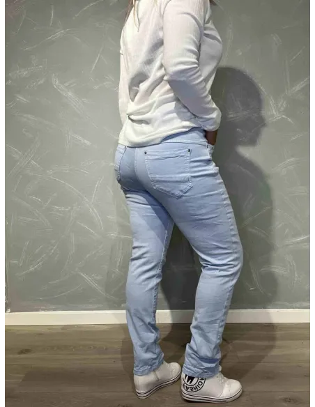 Bagside af lyseblå Karostar slim fit jeans til kvinder – TIPPY