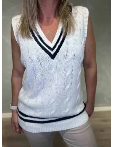 Kabelstrik på hvid slipover – TIPP