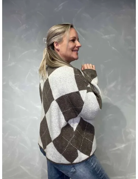 Bagside af brun og beige ternet strik – TIPPY