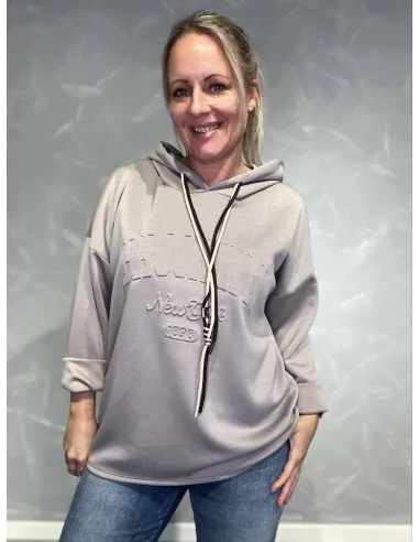 “Beige BROOKLYN hoodie med print til kvinder – Tippy Collection