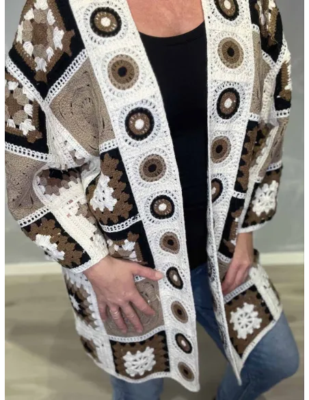 Nærbillede af hæklet struktur på cardigan – TIPPY