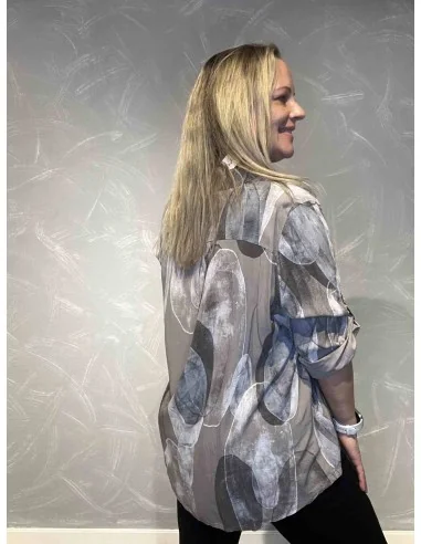 Bagside af beige og grå skjortebluse med mønster til kvinder – TIPPY