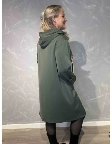 Bagside af grøn sweatkjole med hætte til kvinder – TIPPY