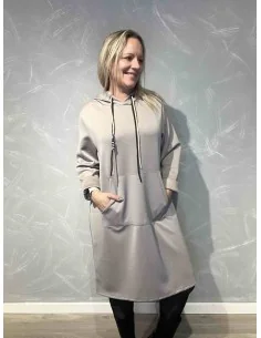 Beige sweatkjole med hætte og kængurulomme til kvinder – Tippy Collection