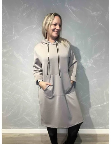Beige sweatkjole med hætte og kængurulomme til kvinder – Tippy Collection