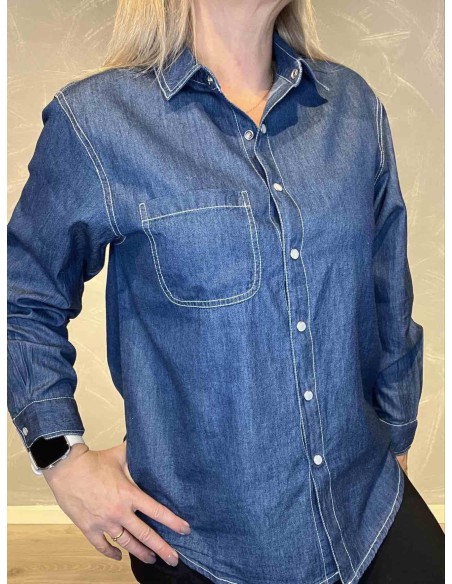 Brystlommer og knaplukning på denim skjorte – TIPPY”