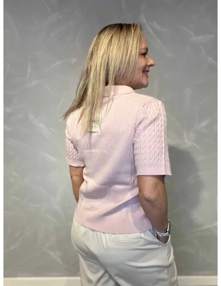 Bagside af rosa polo i kabelstrik til kvinder – TIPPY