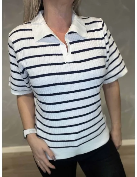 Ribstrik og knapper på milk/navy strik – TIPPY