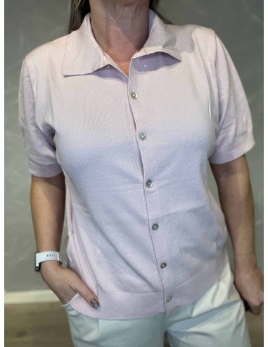 Knapper og krave på rosa cardigan i let strik – TIPPY