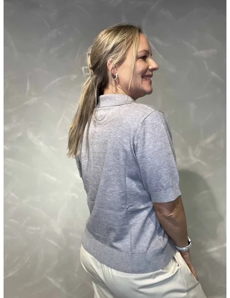 Bagside af lys grå cardigan i let strik til kvinder – TIPPY